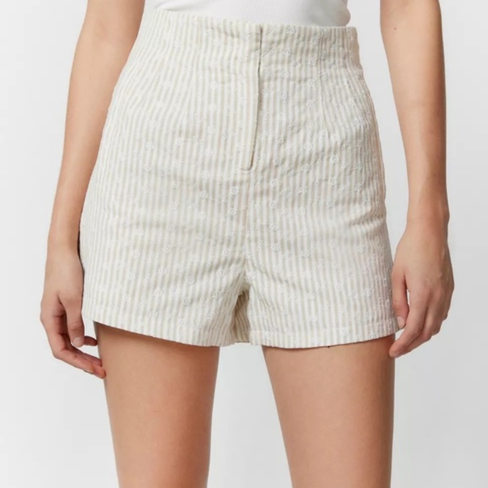 En Saison Riley High-Waisted Cream Stripe Short Embroidered Pinstripe Size Small